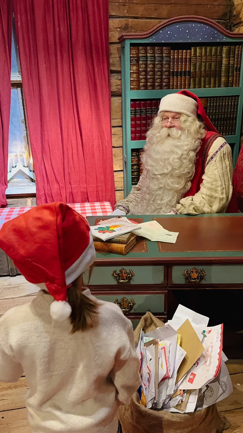 Leona en Tarangire durante la ruta de 6 días por Tanzania